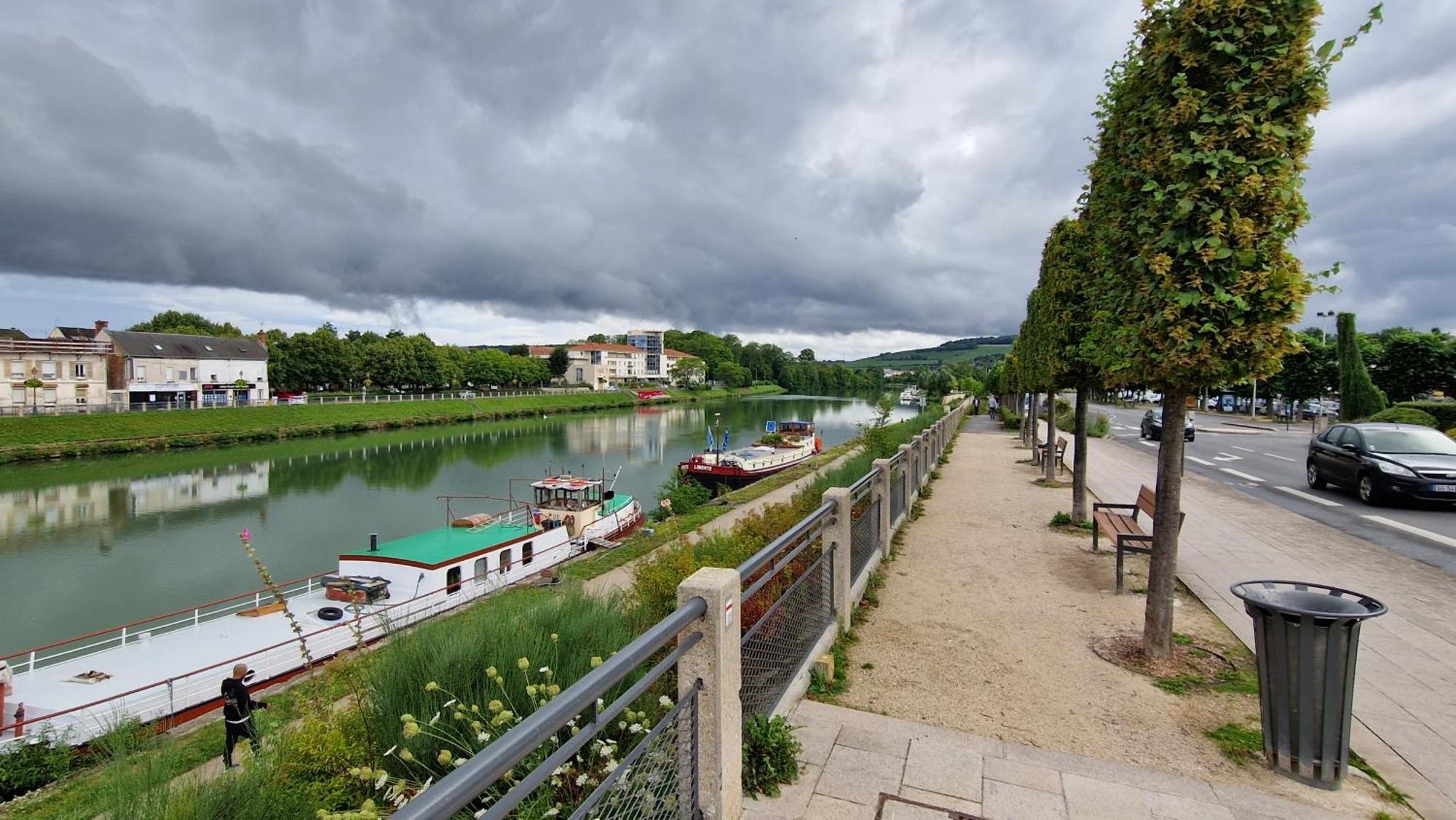 Le Rossignol Apartment Chateau-Thierry Exterior photo